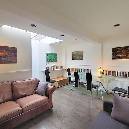 Stylish Apartment Near Carnaby Street, Sleeps 4. ロンドン エクステリア 写真