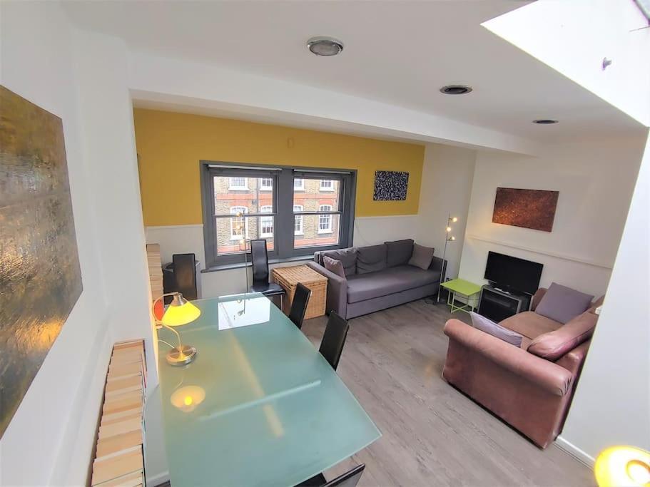 Stylish Apartment Near Carnaby Street, Sleeps 4. ロンドン エクステリア 写真