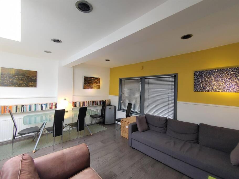 Stylish Apartment Near Carnaby Street, Sleeps 4. ロンドン エクステリア 写真