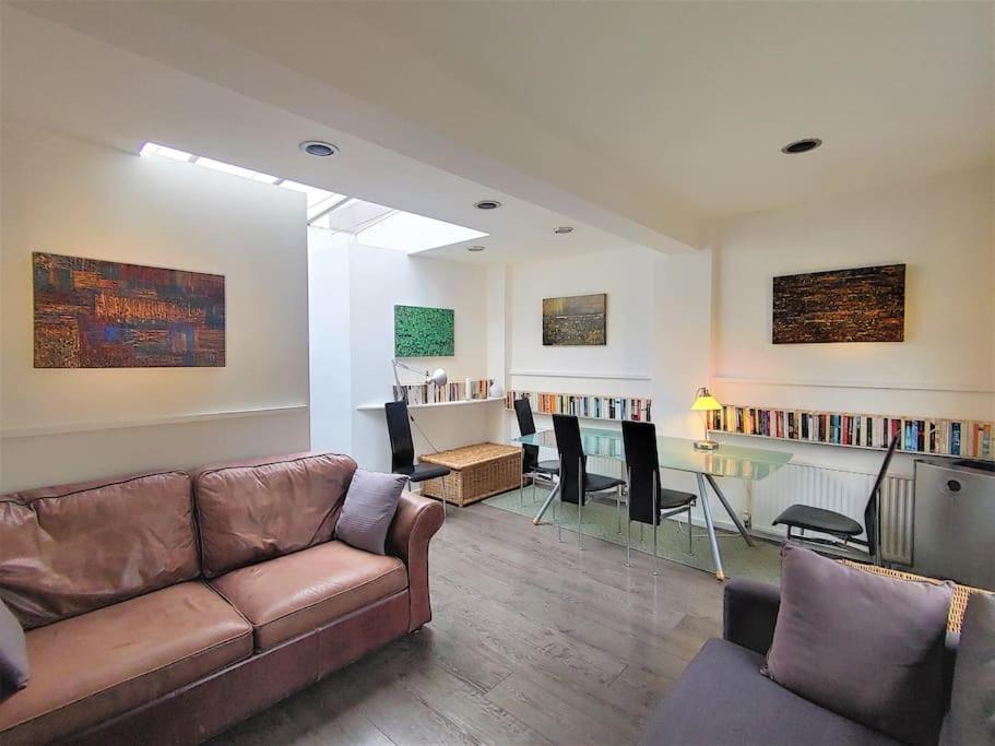 Stylish Apartment Near Carnaby Street, Sleeps 4. ロンドン エクステリア 写真