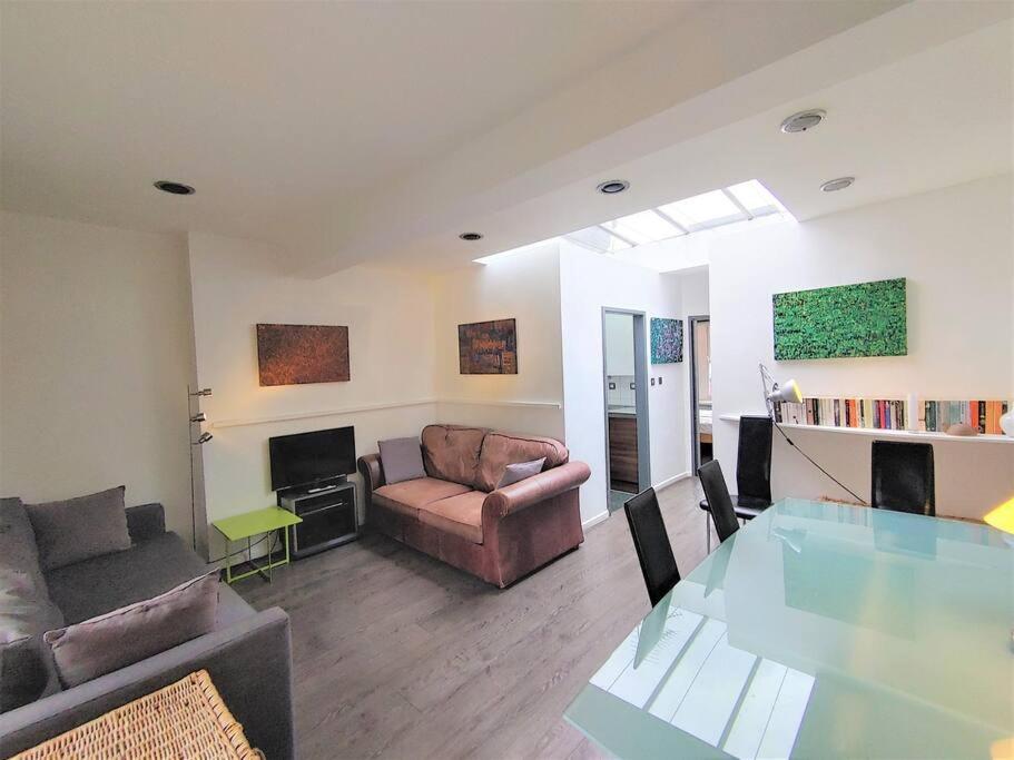 Stylish Apartment Near Carnaby Street, Sleeps 4. ロンドン エクステリア 写真