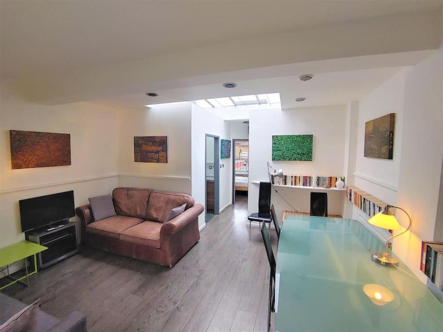 Stylish Apartment Near Carnaby Street, Sleeps 4. ロンドン エクステリア 写真
